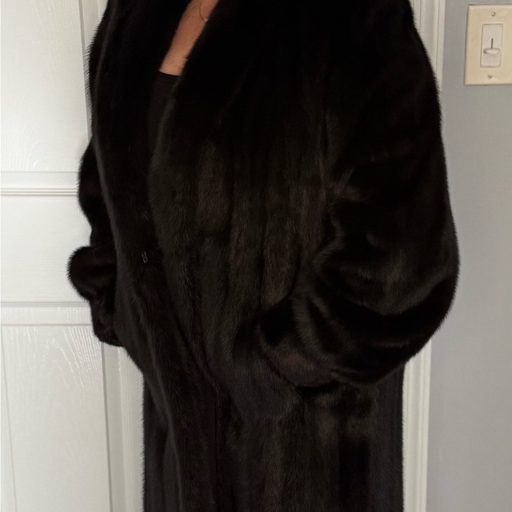 Full Length Mink Coat, “Like New” Only Worn a few Times from Macy’s Fur Vault - Picture 2 of 14